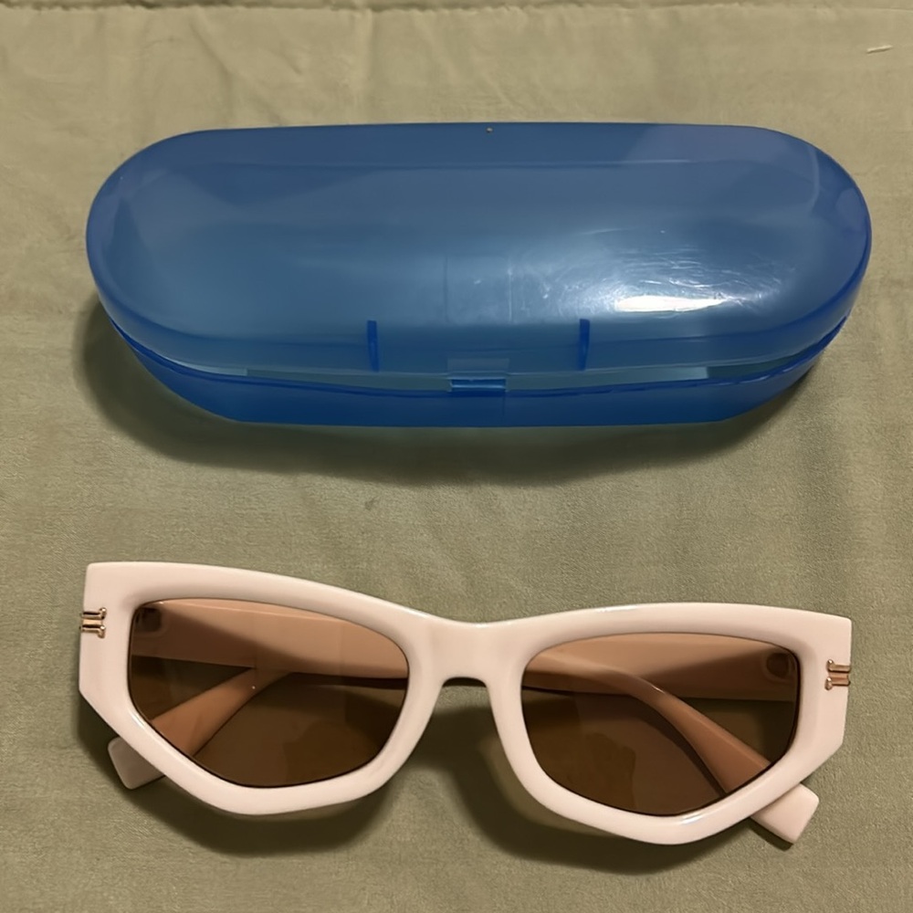 Beige sunglasses🤎
